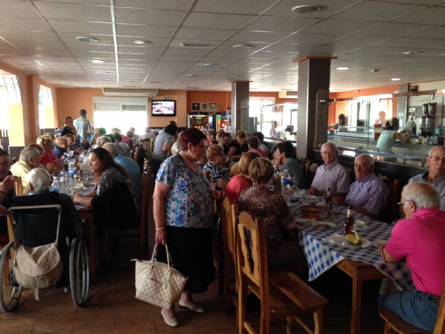 Los usuarios de los cursos municipales de gerontogimnasia torreños despiden la temporada - 1, Foto 1