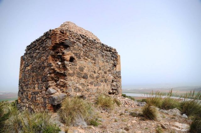 MC presenta denuncia ante el Ministerio de Cultura por expolio continuado en  los eremitorios del Monte Miral - 1, Foto 1