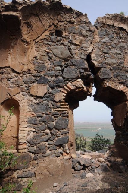 MC presenta denuncia ante el Ministerio de Cultura por expolio continuado en  los eremitorios del Monte Miral - 2, Foto 2