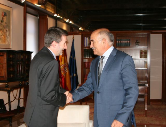 El presidente de la Comunidad, Alberto Garre, recibe a Josu Jon Imaz, Consejero Delegado del grupo Repsol - 1, Foto 1