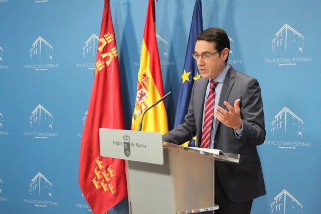 El portavoz del Ejecutivo regional, José Gabriel Ruiz, en la rueda de prensa para informar de los asuntos aprobados por el Consejo de Gobierno., Foto 1