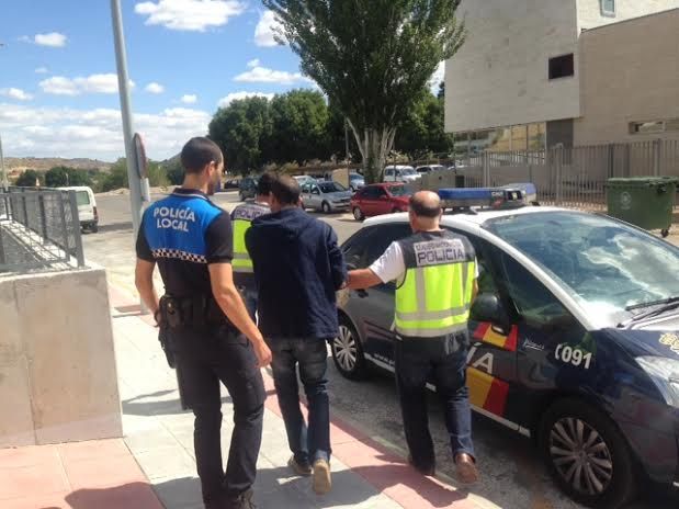 Un detenido por dos presuntos delitos contra la Ley de Extranjería y de tráfico de drogas - 1, Foto 1