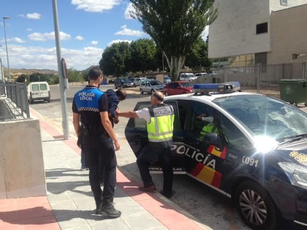 Un detenido por dos presuntos delitos contra la Ley de Extranjería y de tráfico de drogas - 2, Foto 2