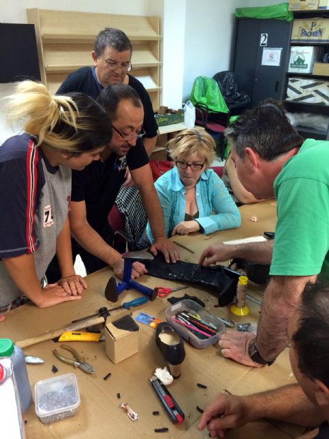 lastoProyecto Abraham inicia un taller de reparación de calzado en Las Torres de Cotillas - 2, Foto 2