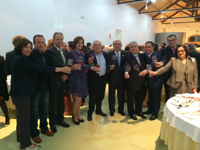 La Ruta del Vino reconoce a D. Guzmán Ortuño con la Insignia de Oro de la Asociación - 3, Foto 3