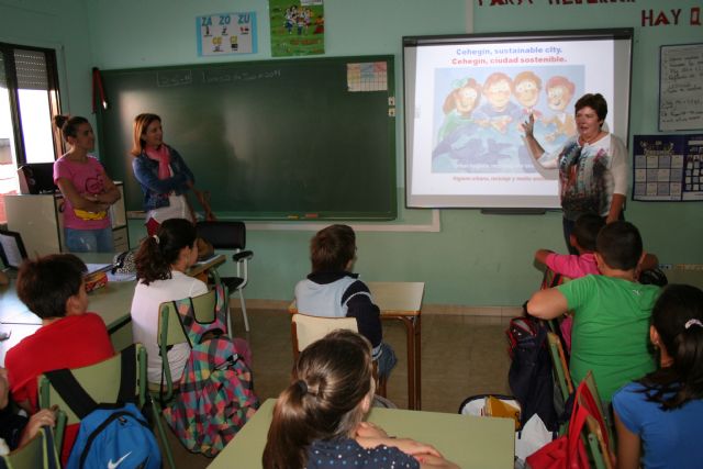 La entrega de premios del V Concurso Escolar de Carteles, acto central de los actos del Día de Medio Ambiente - 1, Foto 1