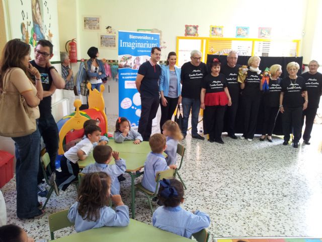 La Concejalía del Mayor inicia un programa con el que los mayores recorrerán guarderías y centros educativos - 1, Foto 1