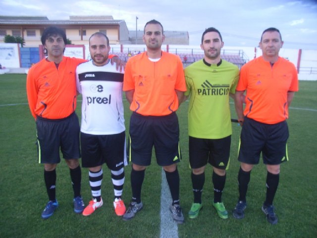 La concejalía de Deportes organizó la entrega de trofeos de la liga local de futbol Juega Limpio y la copa de futbol aficionado, Foto 1