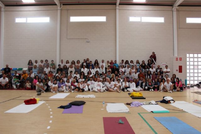 Mazarrn se apunta al yoga con una jornada regional que atrae a 150 participantes, Foto 1