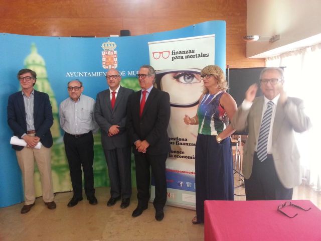 El ciclo Finanzas para mortales acerca el mundo de la economía  a los ciudadanos - 1, Foto 1