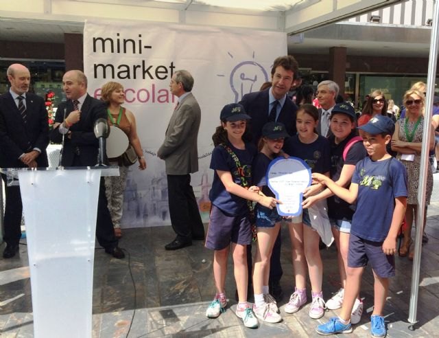 Cerca de 2.700 alumnos venden sus productos en el ´Minimarket 2014´ de Murcia - 1, Foto 1