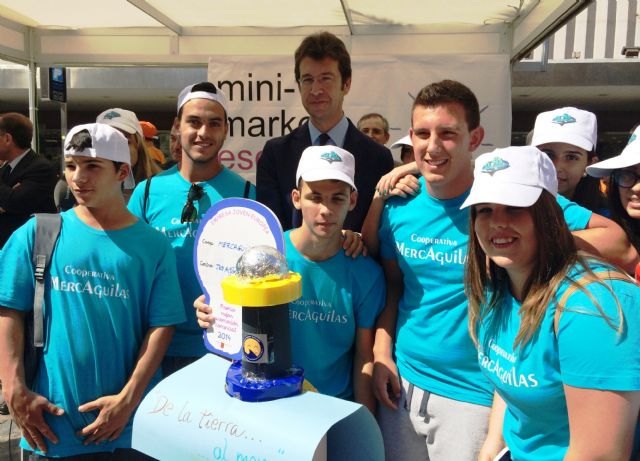 Cerca de 2.700 alumnos venden sus productos en el ´Minimarket 2014´ de Murcia - 2, Foto 2