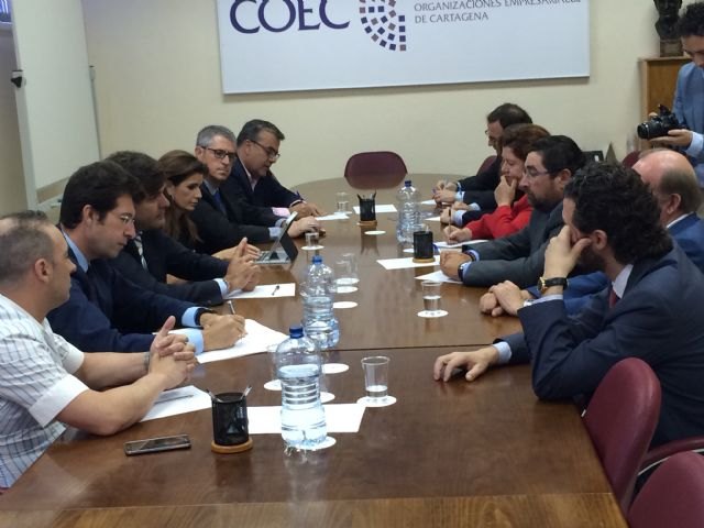 Ruiz subraya que las grandes empresas de Escombreras son un polo de atracción para que llegue más industria a Cartagena - 1, Foto 1