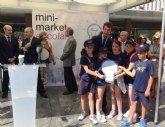Cerca de 2.700 alumnos venden sus productos en el Minimarket 2014 de Murcia