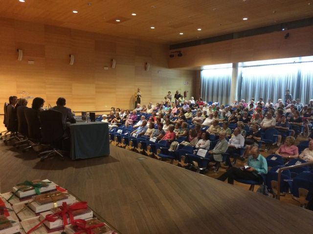 Los mayores celebran el fin de curso de los clubes de lectura con un emotivo acto en el Archivo Regional - 2, Foto 2