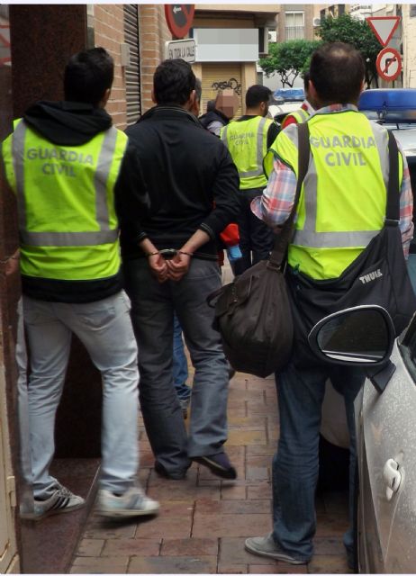 La Guardia Civil detiene a dos personas por un robo con arma de fuego en Cieza - 2, Foto 2