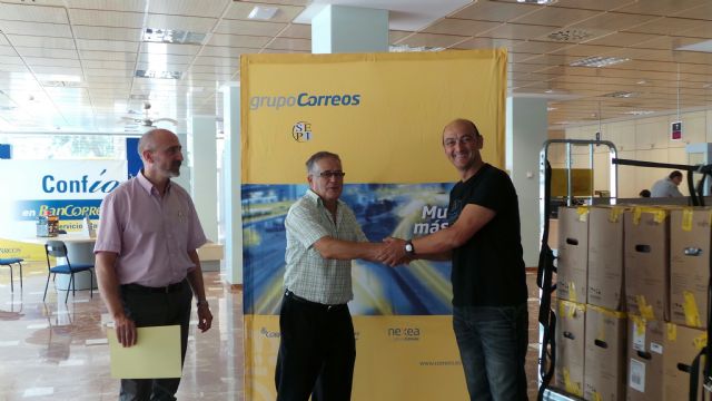 CORREOS dona 30 equipos informáticos a la ONG Azul en acción de Murcia - 1, Foto 1