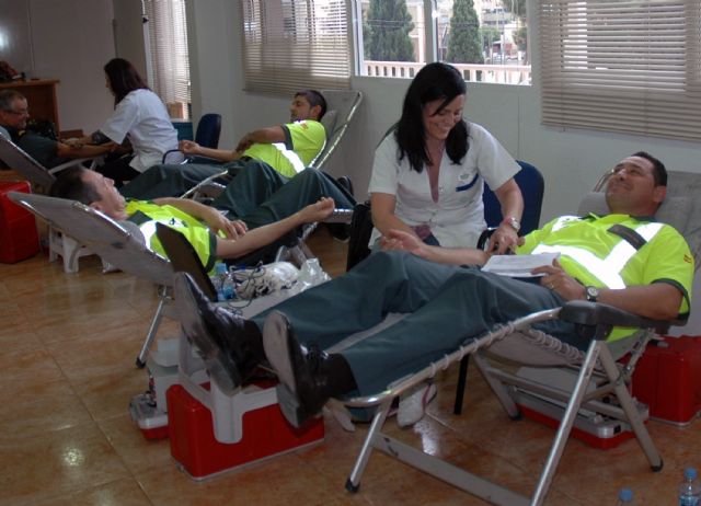La Guardia Civil colabora altruistamente en la campaña de donación de sangre en varias localidades de la región, Foto 2
