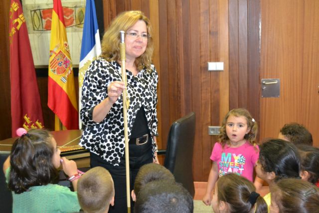 El Ayuntamiento abre sus puertas a los alumnos de educación infantil con motivo del Día de la Región - 2, Foto 2
