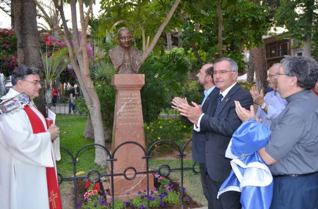 La Plaza de España de Águilas acoge un busto del Papa San Juan XXIII - 1, Foto 1