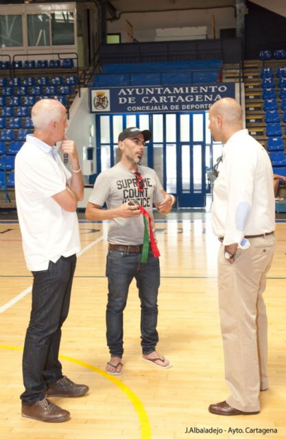 Andrés Lledó ya presume en casa de su metal de la Gobi March - 1, Foto 1