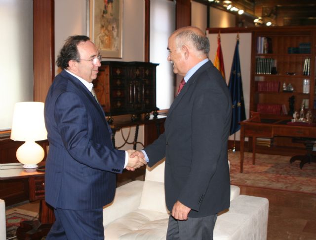 El presidente del Ejecutivo murciano recibe al rector de la Universidad de Murcia, José Orihuela - 1, Foto 1