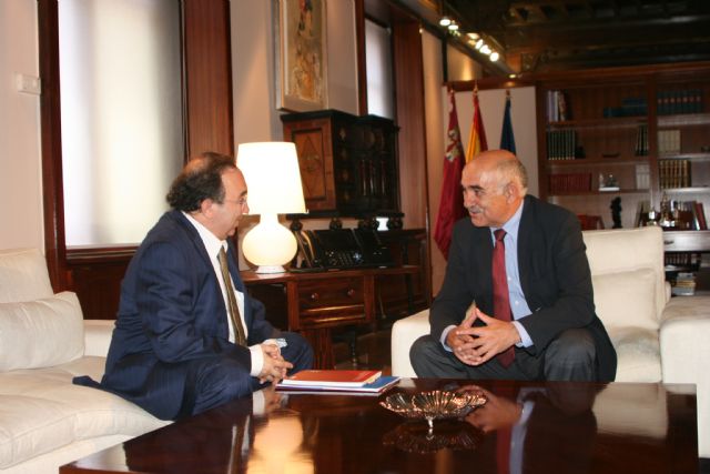 El presidente del Ejecutivo murciano recibe al rector de la Universidad de Murcia, José Orihuela - 2, Foto 2