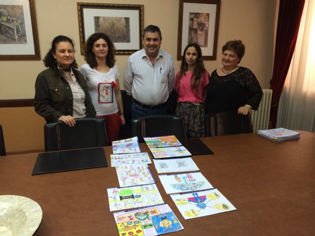 Un centenar de escolares del municipio participan en el concurso de dibujo Crece en Seguridad - 2, Foto 2