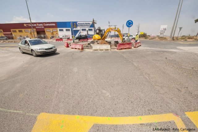 La primera glorieta de la carretera del Sifón empieza a tomar forma - 2, Foto 2