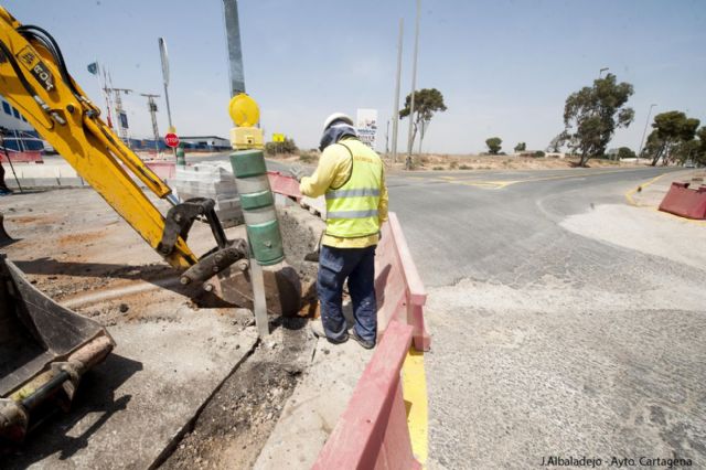 La primera glorieta de la carretera del Sifón empieza a tomar forma - 3, Foto 3