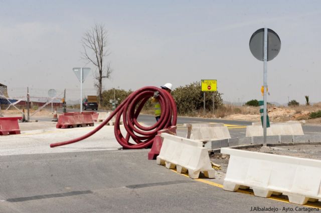 La primera glorieta de la carretera del Sifón empieza a tomar forma - 4, Foto 4