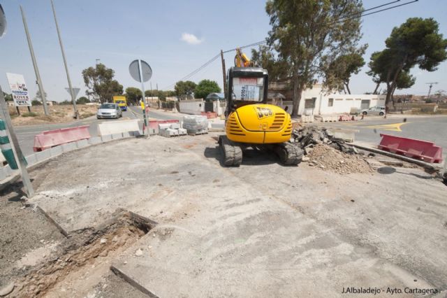 La primera glorieta de la carretera del Sifón empieza a tomar forma - 5, Foto 5