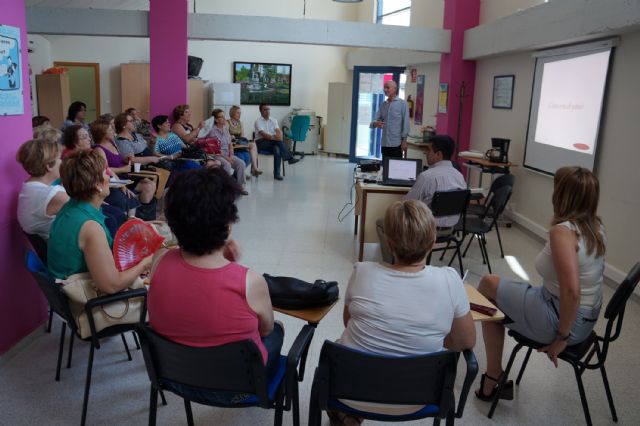 La Asociación de Mujeres Isabel González torreña conoce de primera mano cómo funciona el Ayuntamiento - 2, Foto 2