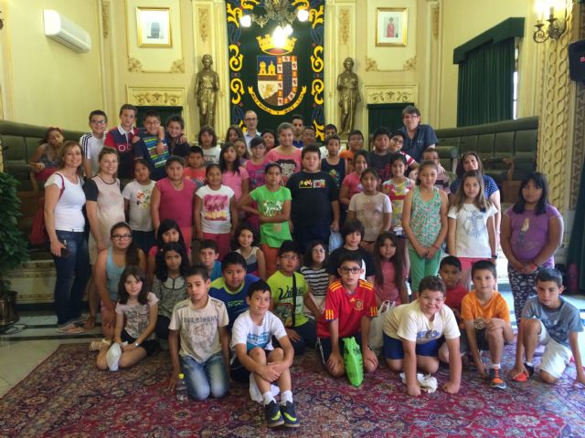 Escolares del CEIP Nuestra Señora de la Asunción visitan el Ayuntamiento y conocen las funciones de la administración local - 1, Foto 1