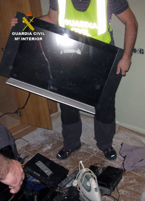 La Guardia Civil desmantela una banda juvenil dedicada al robos en viviendas en Jumilla - 2, Foto 2