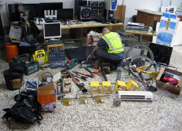 La Guardia Civil desmantela una banda juvenil dedicada al robos en viviendas en Jumilla - 4, Foto 4
