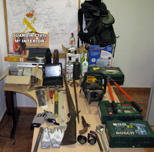 La Guardia Civil desmantela una banda juvenil dedicada al robos en viviendas en Jumilla - 5, Foto 5