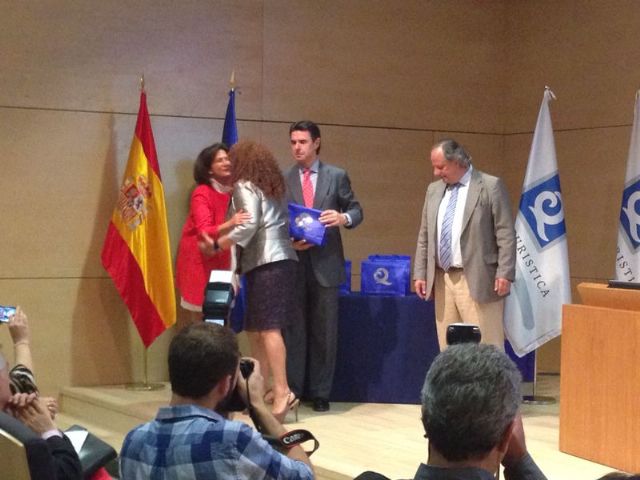 El Ministro entrega a la concejal de Turismo de Los Alcázares las 6 'Q de Calidad Turística' - 2, Foto 2