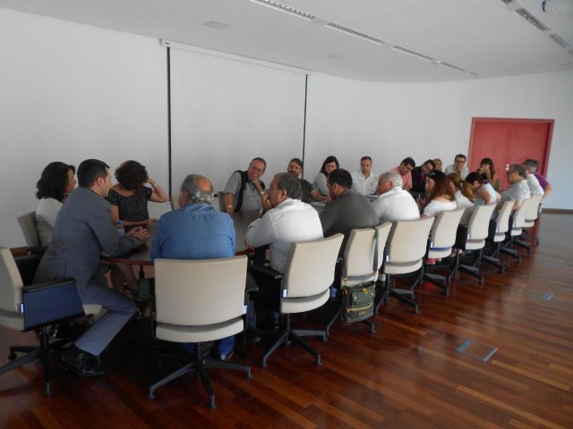 Bernabé informa a hosteleros y comerciantes sobre la simplificación de los  trámites para abrir negocios - 1, Foto 1