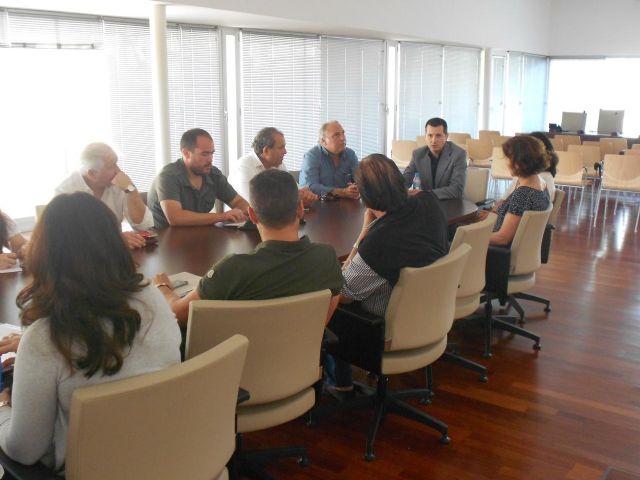 Bernabé informa a hosteleros y comerciantes sobre la simplificación de los  trámites para abrir negocios - 2, Foto 2