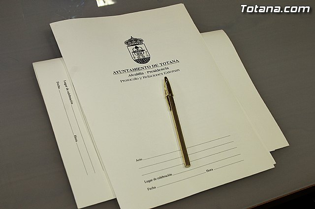 La alcaldesa de Totana subscribe un convenio con varias entidades para la creacin y el desarrollo del Vivero de Empresas - 1