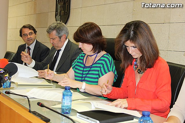 La alcaldesa de Totana subscribe un convenio con varias entidades para la creacin y el desarrollo del Vivero de Empresas - 9