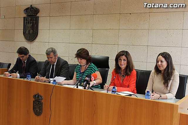 La alcaldesa de Totana subscribe un convenio con varias entidades para la creacin y el desarrollo del Vivero de Empresas - 13