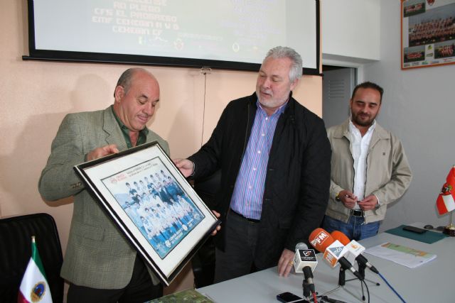 El alcalde muestra su pesar por la dimisión de Carmona y le agradece su trabajo en el deporte local - 1, Foto 1