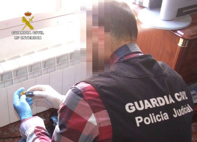 La Guardia Civil detiene a un hombre por tener archivos pedófilos en el teléfono móvil - 2, Foto 2