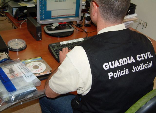 La Guardia Civil detiene a un hombre por tener archivos pedófilos en el teléfono móvil - 3, Foto 3