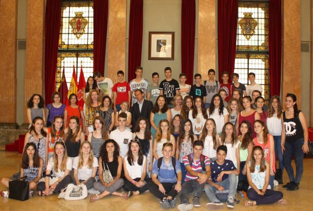 El Alcalde da la bienvenida a Murcia a estudiantes franceses de intercambio lingüístico con Capuchinos - 1, Foto 1