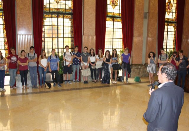 El Alcalde da la bienvenida a Murcia a estudiantes franceses de intercambio lingüístico con Capuchinos - 2, Foto 2