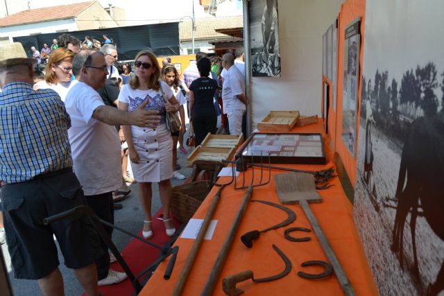 Juegos infantiles, vehículos antiguos y oficios locales en la I Feria de Tradiciones de San Pedro del Pinatar - 2, Foto 2