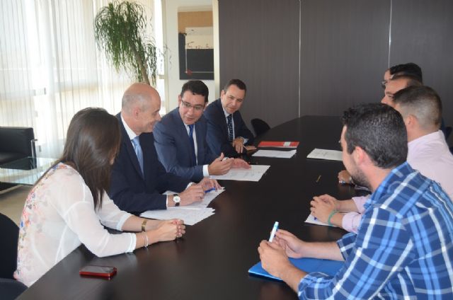 Comunidad y Ayuntamiento firmarán un convenio para que los jóvenes titulados del municipio pueden hacer prácticas y sumar experiencia en empresas locales - 1, Foto 1